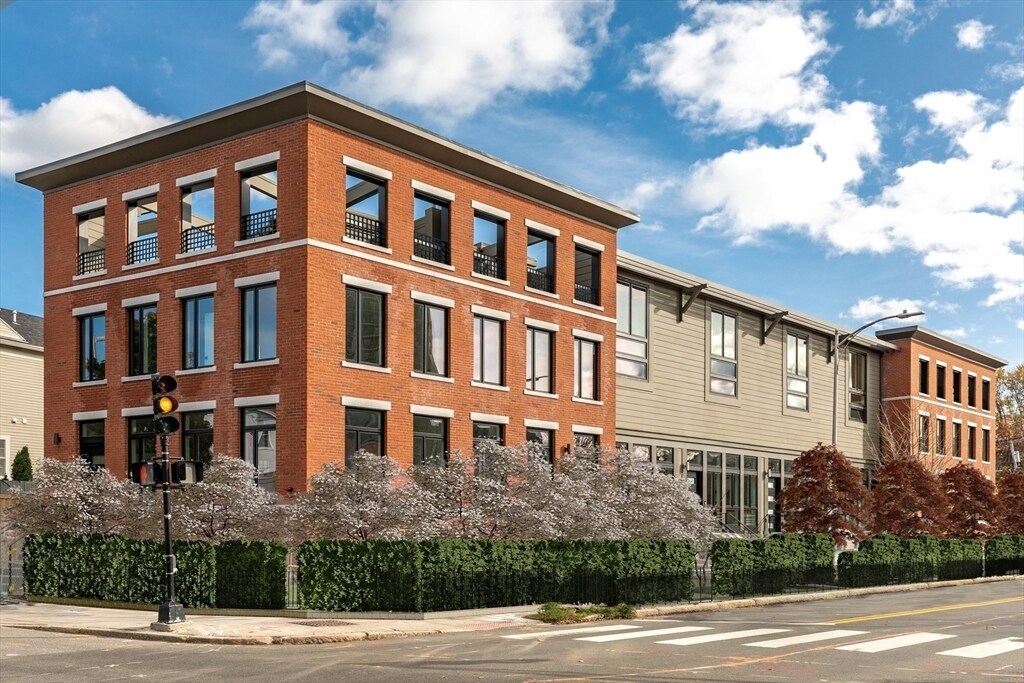 Primary Photo - 302 Putnam Ave