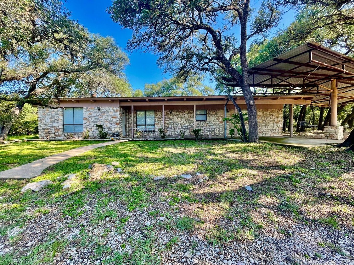 Primary Photo - Reduced Deposit, 3 bedroom / 2 bathroom ho...