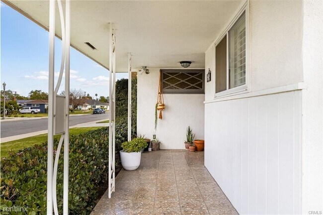 Building Photo - 3 br, 1.5 bath House - 626 N Pioneer Dr