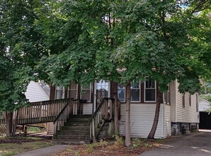 Building Photo - 910 N Chestnut Ave