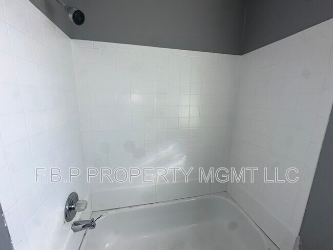 Foto del edificio - 5049 Coplin St