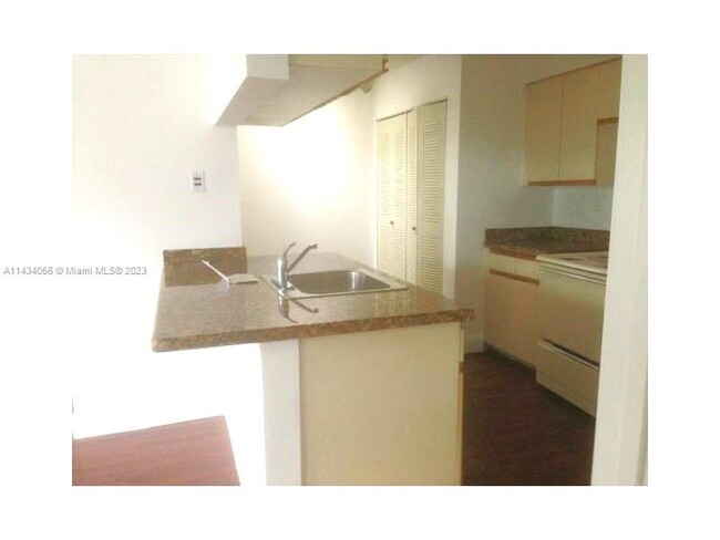 Foto del edificio - 17500 NW 67th Ct