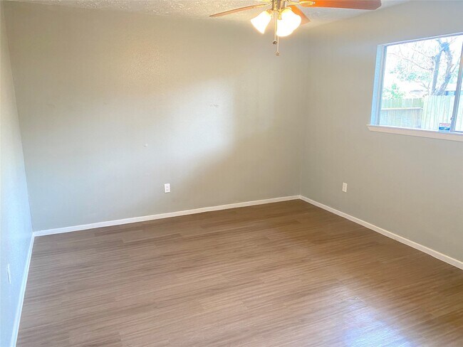 Building Photo - 16222 Summer Dew Ln