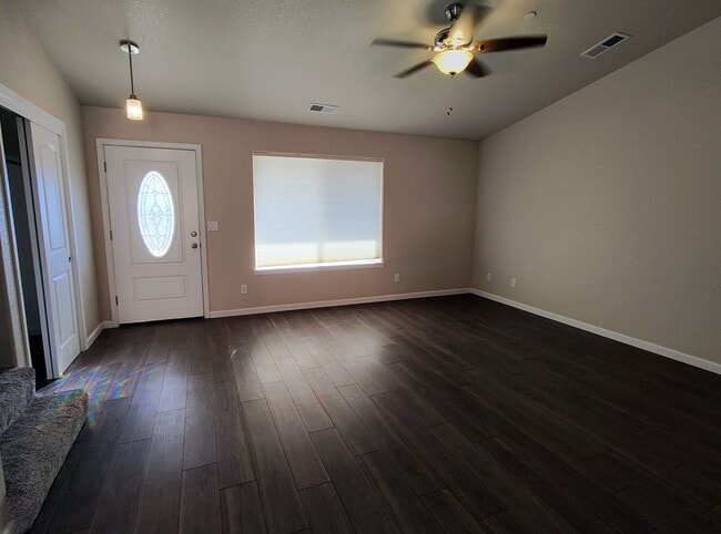 Foto del edificio - 3 Bedroom 2.5 Bath Newly Remodeled Home