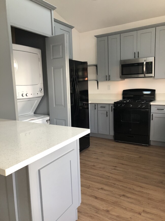 Foto del edificio - 8802 Kittyhawk Ave