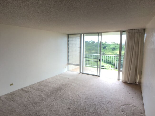 Building Photo - Colonnade On The Green