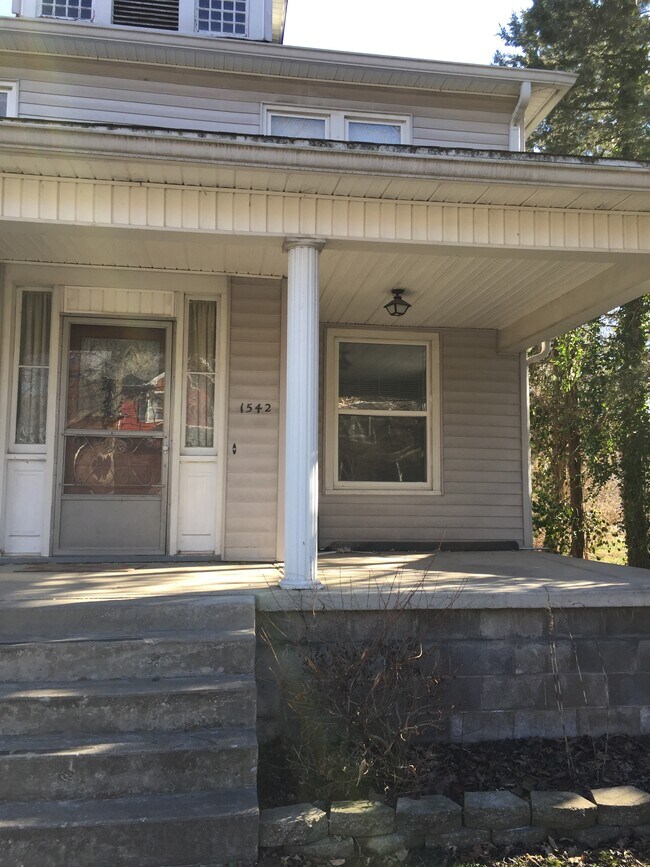 Front porch and entry. - 1542 South Center Street