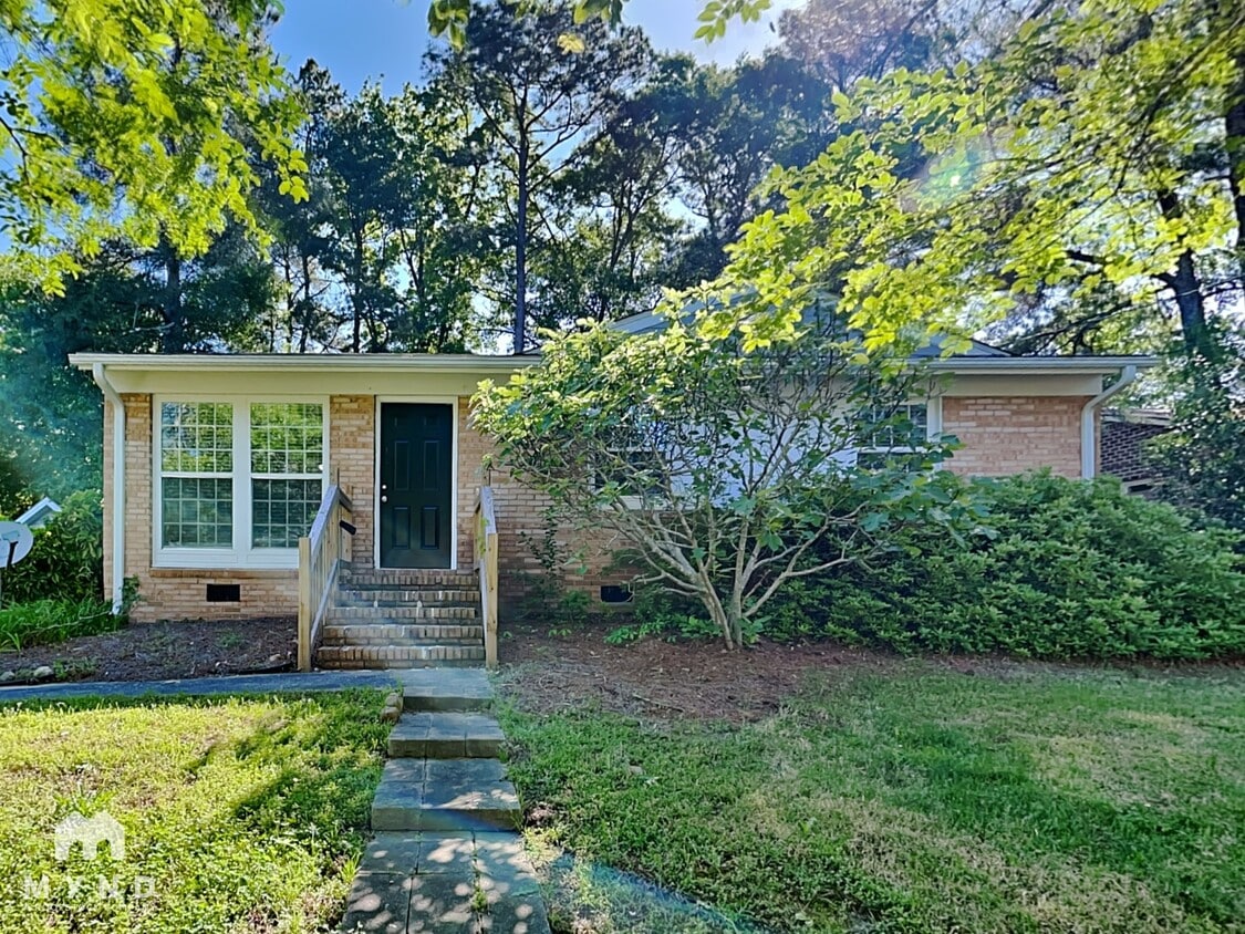 Primary Photo - 910 Pond St