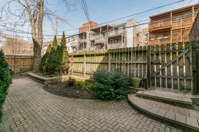 Building Photo - 848 W Lakeside Pl