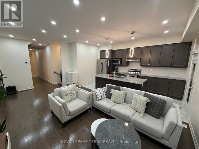 Building Photo - 70 Fruitful Cres