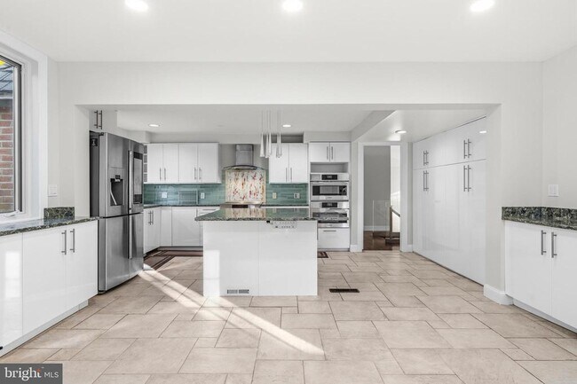 Foto del edificio - 9416 Holbrook Ln