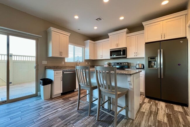 Building Photo - Blackhawk Townhome! Incredible Amenities!!