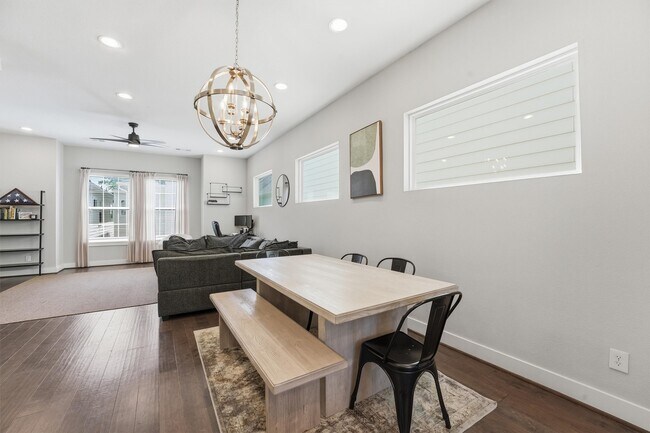 Foto del edificio - 2057 Sherwood Forest St