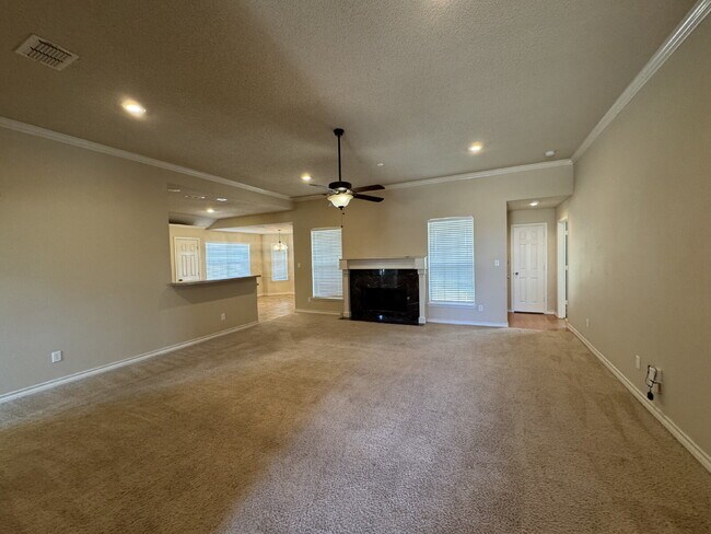 Building Photo - Lovely 3-Bedroom Home with Cozy Fireplace ...