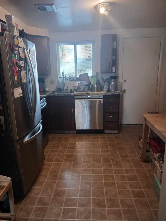 Foto del edificio - 2 Bed 1 Bath Orem Apartment by Orem Library