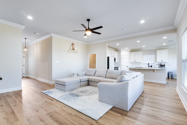 Building Photo - 104 Claystone Rd