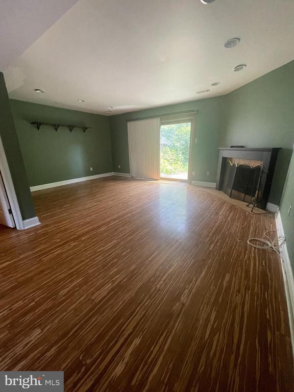 Building Photo - 303 Milford Ct