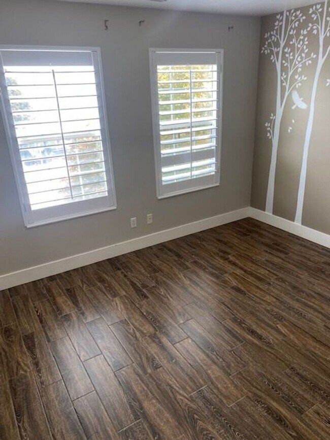 Building Photo - Come take a look at this spacious Rental