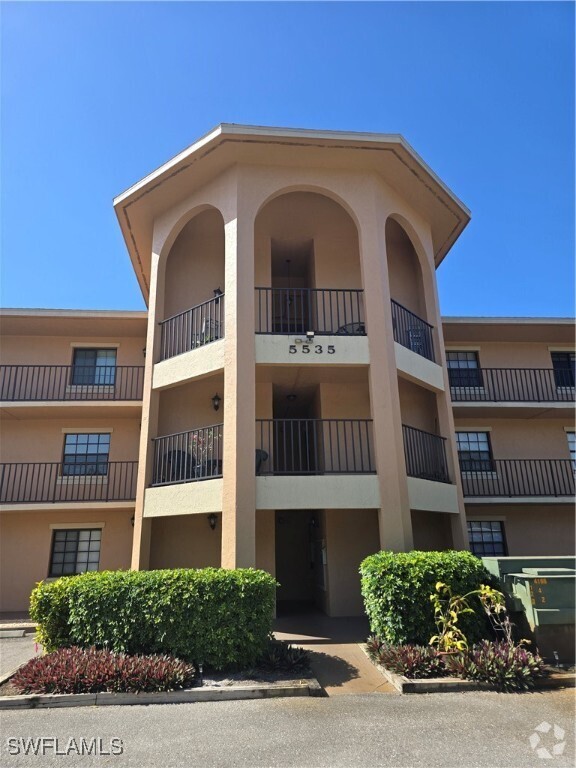 Building Photo - 4912 Tamiami Trl E