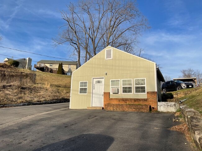 Building Photo - 754 Dalewood Ave