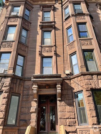 Building Photo - 1020 Hudson St