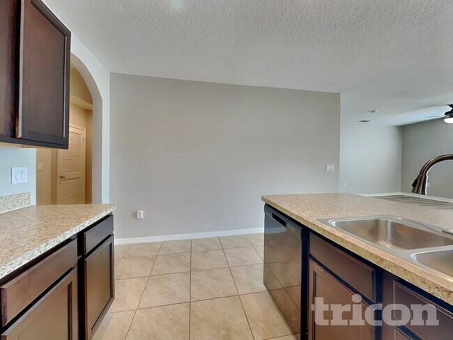 Foto del edificio - 935 Summer Glen Dr