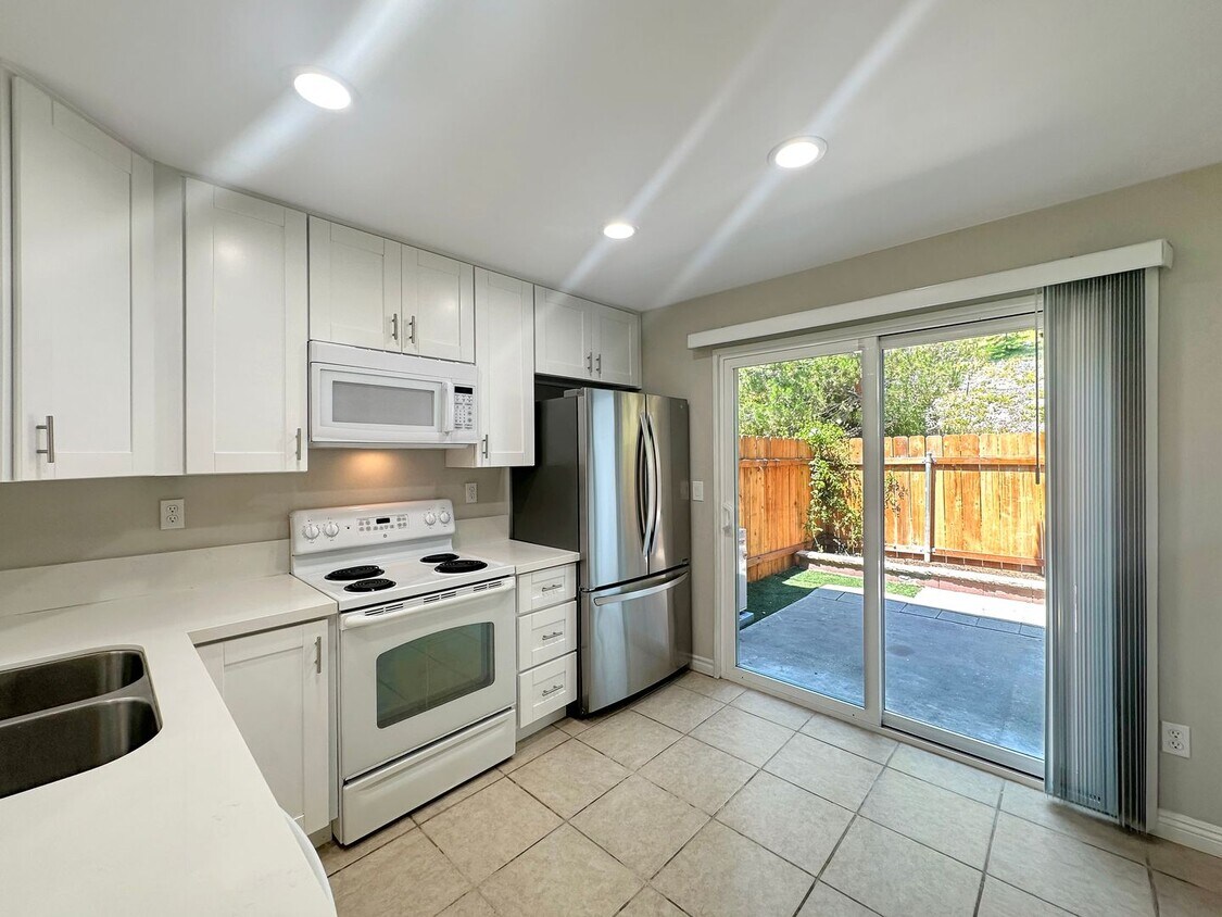 Primary Photo - Charming 2BD/1BA Home in San Carlos W/ A/C...