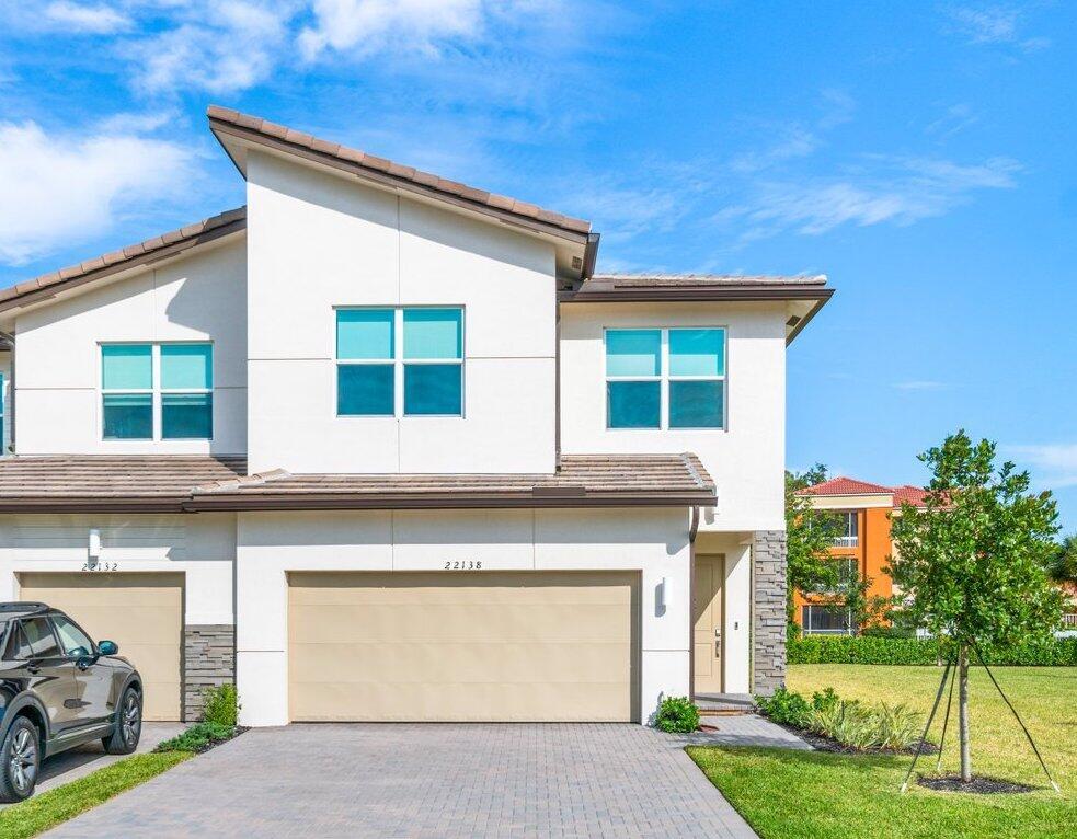 Foto principal - 22851 Hillgard Ave