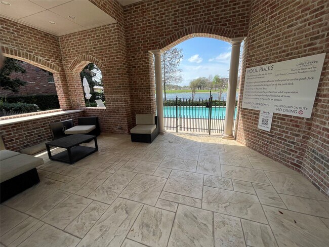 Building Photo - 15622 Broad St