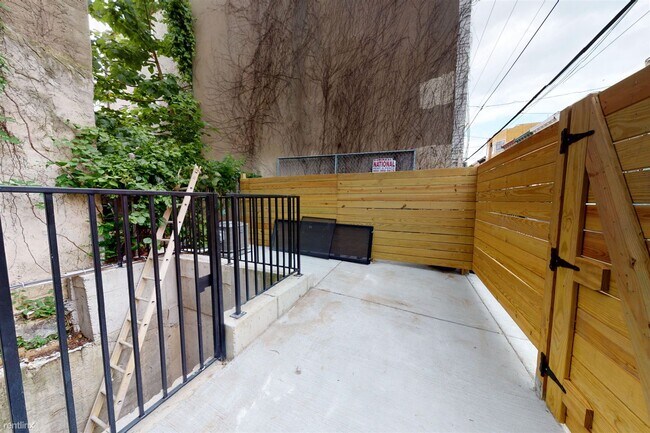 Building Photo - 2 br, 2 bath Triplex - 730 N 16th ST Unit 2