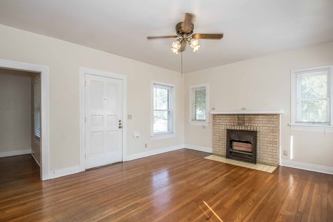 Building Photo - Duplex in Arlington Heights