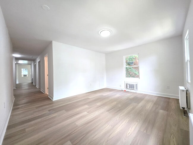 Building Photo - 4530 Avondale St