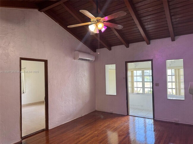 Foto del edificio - 671 NE 87th St