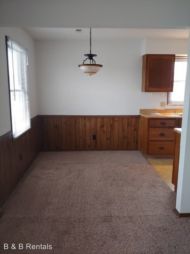 Building Photo - 3010 Mimosa St