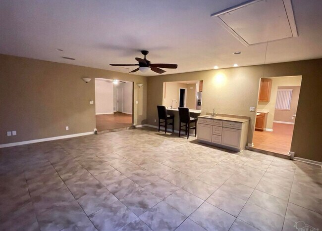 Foto del edificio - 11925 Longwood Dr