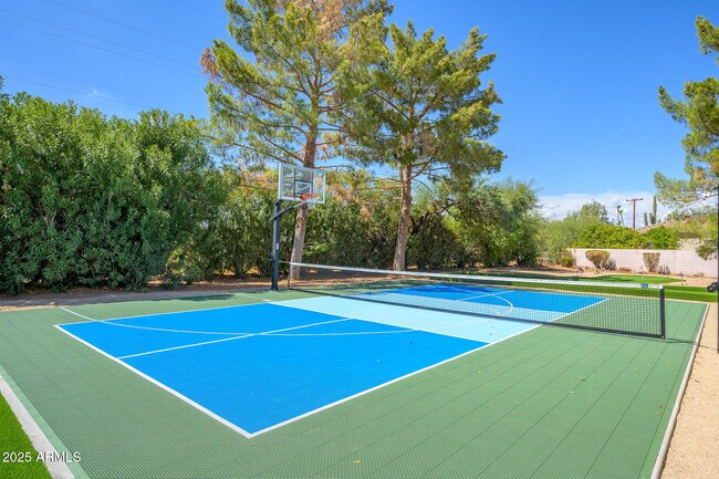 Building Photo - 11212 N Sundown Dr