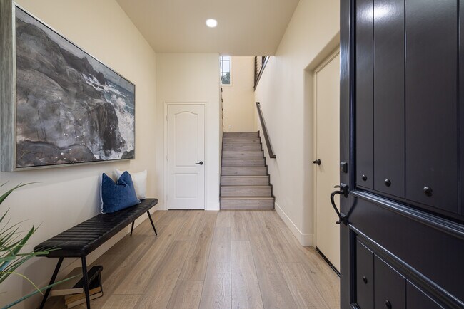 Building Photo - 28 Talmont