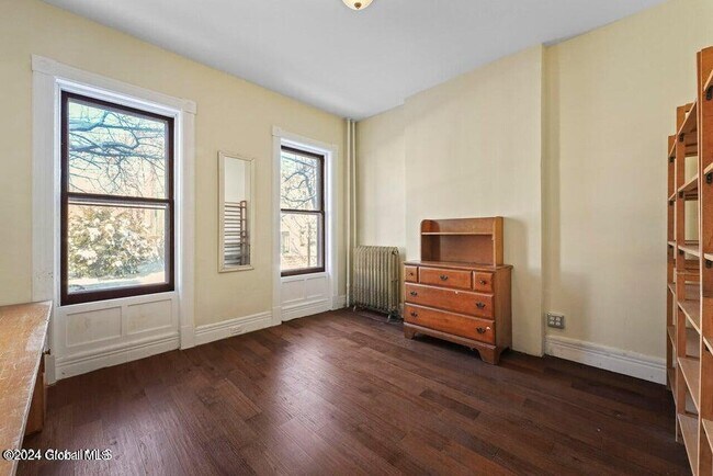 Foto del edificio - 102 Dove St