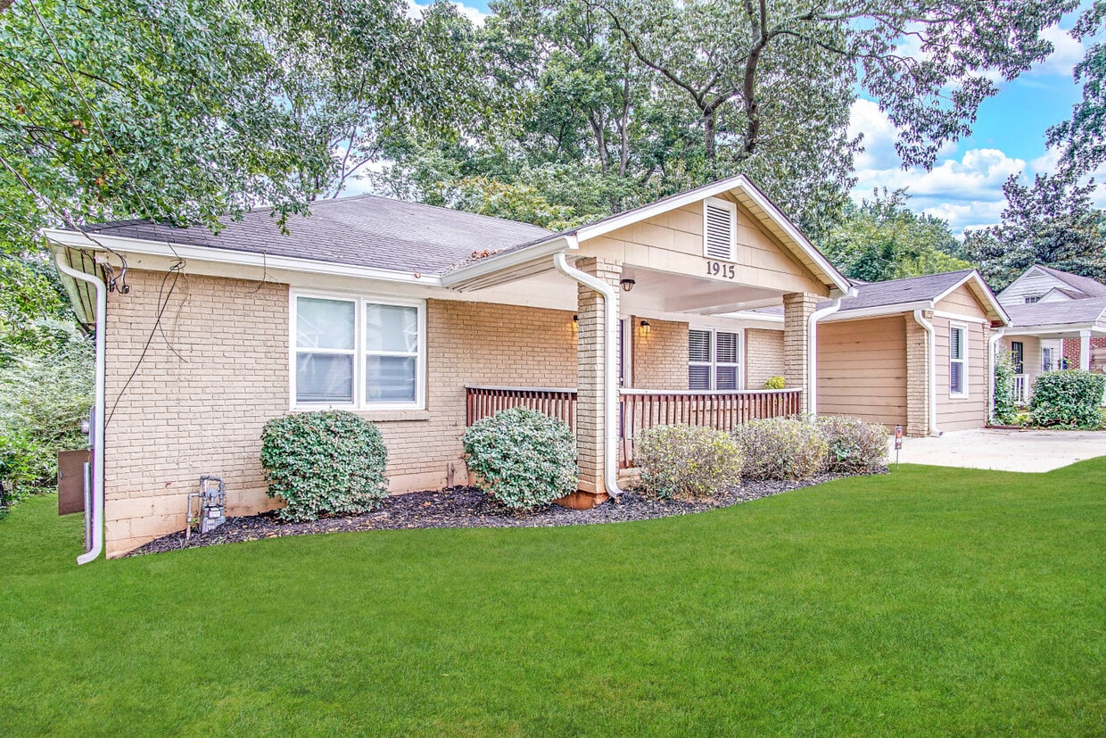 1915 E Farris Ave House Rental in East Point, GA