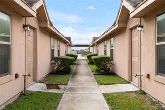 Building Photo - 11 Taxco Ct