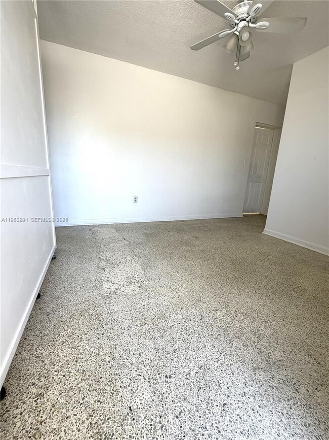 Foto del edificio - 695 NW 44th Ave