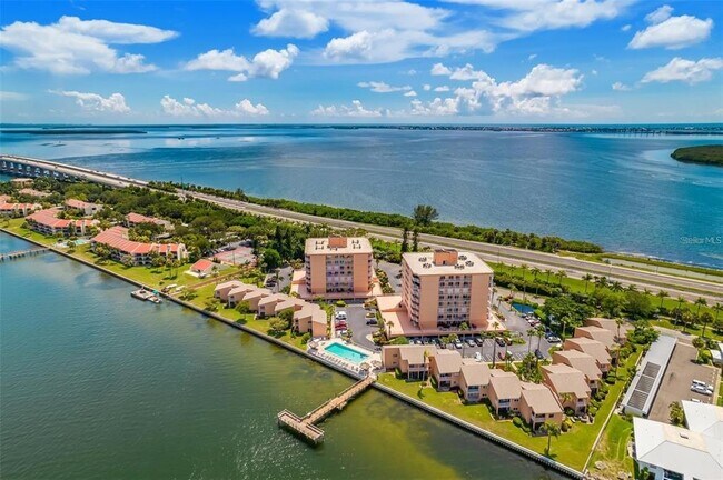 Foto del edificio - 7430 Sunshine Skyway Ln S