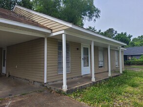Building Photo - 2771 Northmeade Ave
