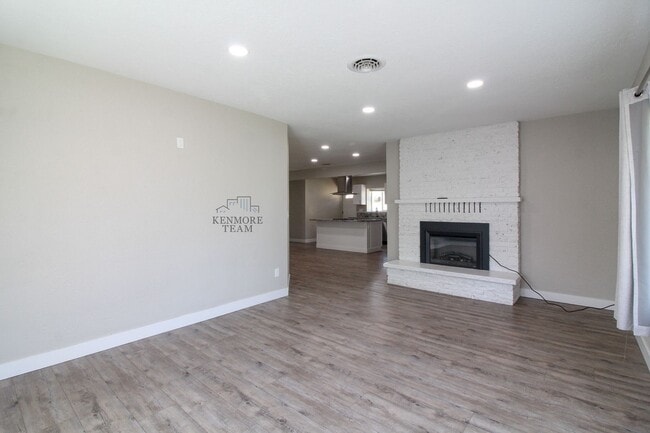 Building Photo - 308 N 12th Ave