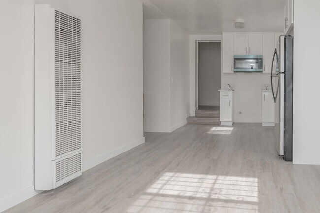 Building Photo - 6613 Crenshaw Blvd