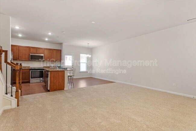 Building Photo - 313 White Oak Ridge Dr