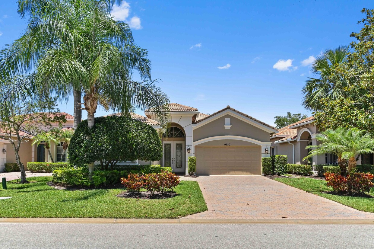 Primary Photo - 9220 Short Chip Cir