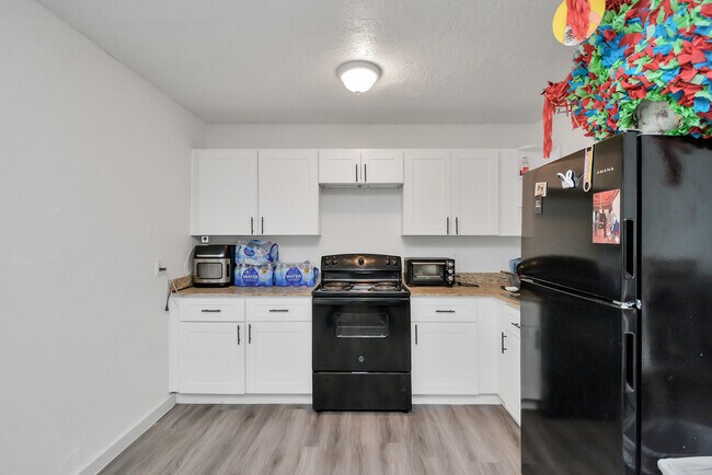 Building Photo - 5409 Suez St