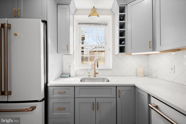 Building Photo - 3031 S Columbus St