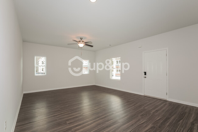 Building Photo - Fantastic 4bd/2.5ba home! Coming soon!